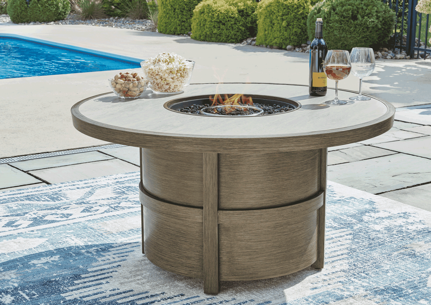 Mesa de centro terraza Rainier Ranch con fogón
